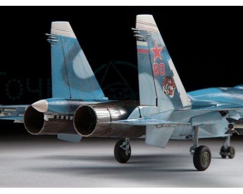 Сборная модель ZVEZDA Российский палубный истребитель Су-33, подарочный набор, 1/72 Сборная модель ZVEZDA Российский палубный истребитель Су-33, подарочный набор, 1/72