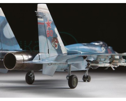 Сборная модель ZVEZDA Российский палубный истребитель Су-33, подарочный набор, 1/72 Сборная модель ZVEZDA Российский палубный истребитель Су-33, подарочный набор, 1/72