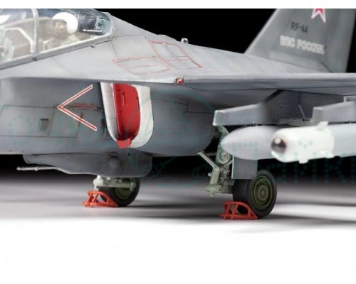 Сборная модель ZVEZDA Российский лёгкий бомбардировщик Як-130, 1/48 Сборная модель ZVEZDA Российский лёгкий бомбардировщик Як-130, 1/48